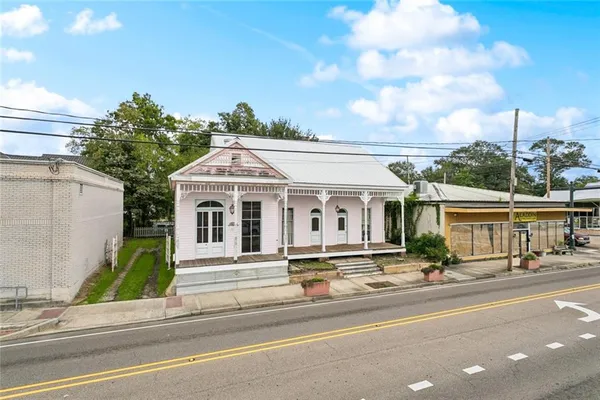 $725,000 | 626 East Boston Street, Covington, LA 70433