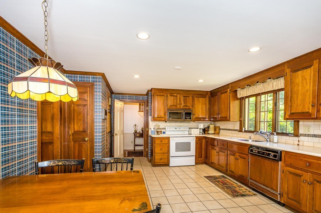 1 Standish Way Canton, MA 02021 - Photo 3 of 22 Gallery Image 3