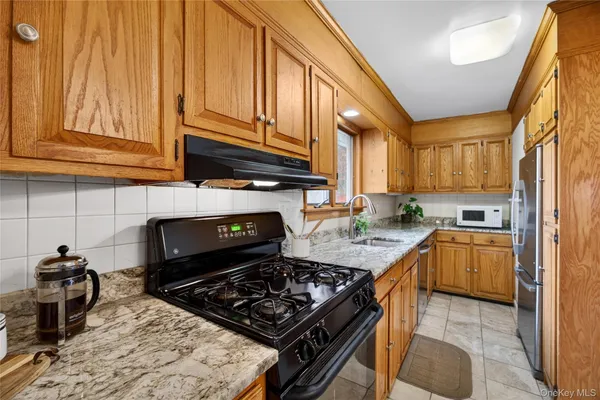 $825,000 | 107 Whittier Drive, Thornwood, NY 10594