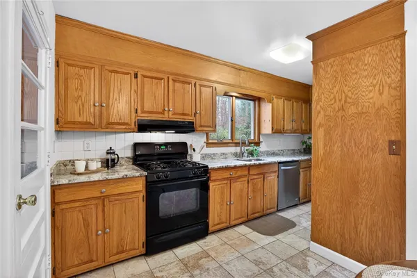 $825,000 | 107 Whittier Drive, Thornwood, NY 10594