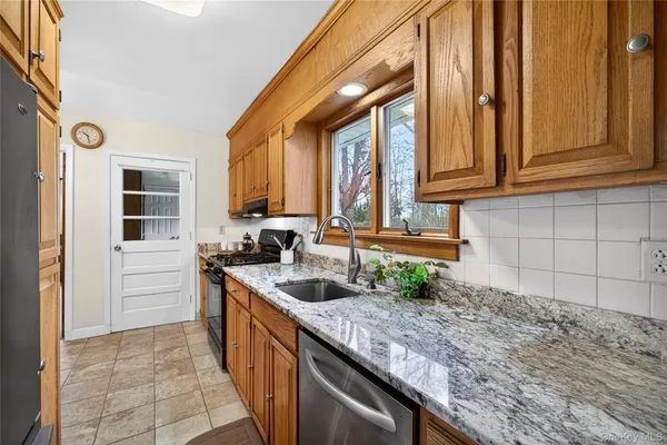 $825,000 | 107 Whittier Drive, Thornwood, NY 10594