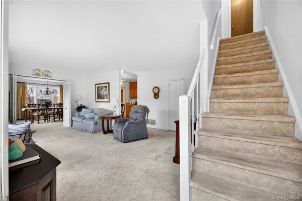 $825,000 | 107 Whittier Drive, Thornwood, NY 10594