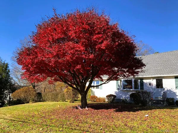 $825,000 | 107 Whittier Drive, Thornwood, NY 10594