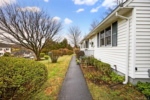 $825,000 | 107 Whittier Drive, Thornwood, NY 10594