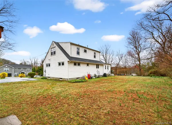 $825,000 | 107 Whittier Drive, Thornwood, NY 10594