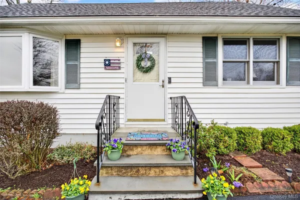 $825,000 | 107 Whittier Drive, Thornwood, NY 10594