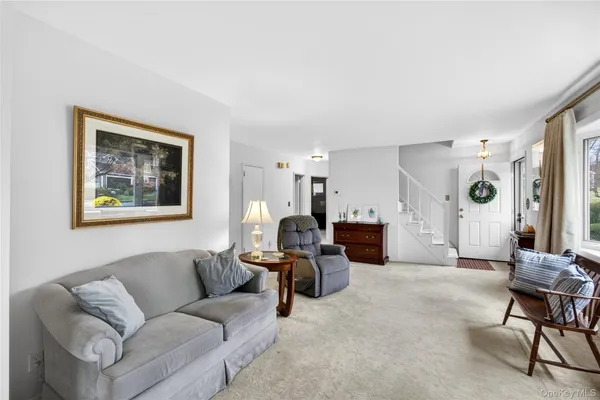 $825,000 | 107 Whittier Drive, Thornwood, NY 10594