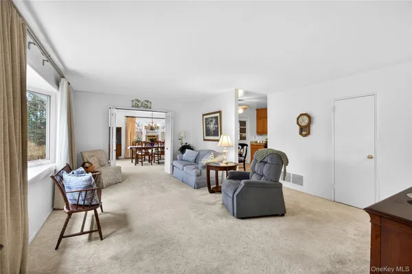 $825,000 | 107 Whittier Drive, Thornwood, NY 10594