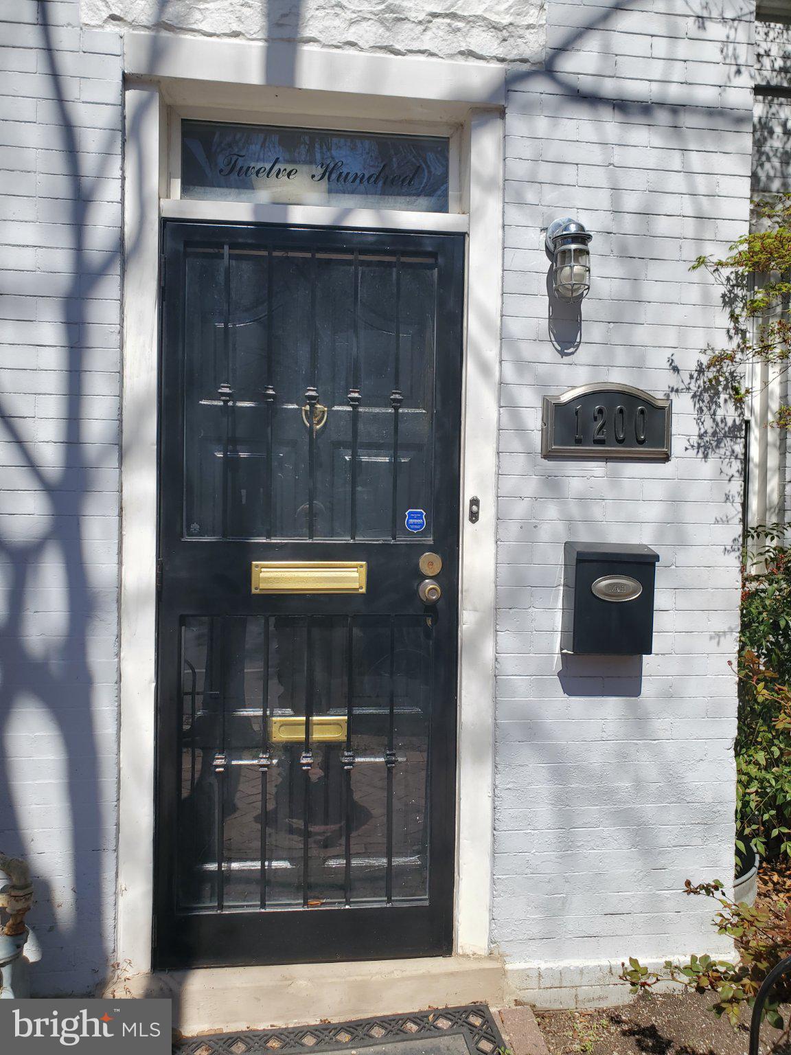 1200 D Street Northeast Washington, DC 20002 - Photo 3 of 35 a bathroom with a shower