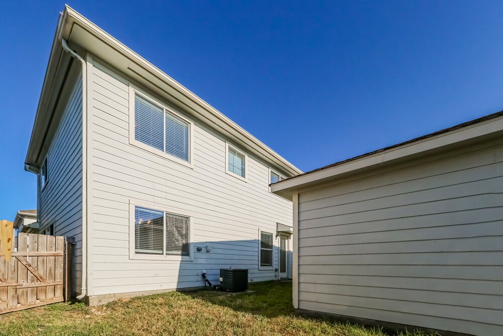1207 Verde Trails Drive Houston, TX 77073 - Photo 17 of 17 a backyard of a house