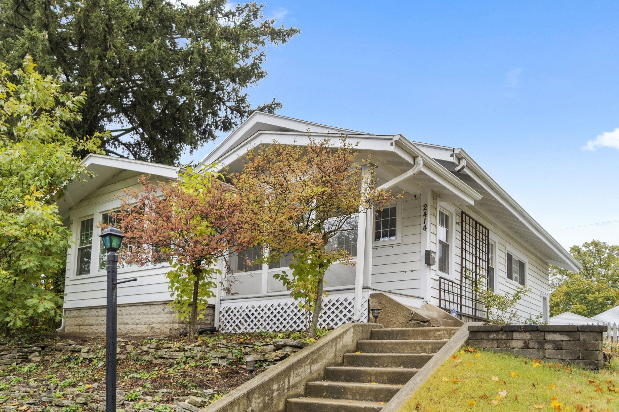 2414 Oakridge Road Fort Wayne, IN 46805 - Photo 1 of 15
