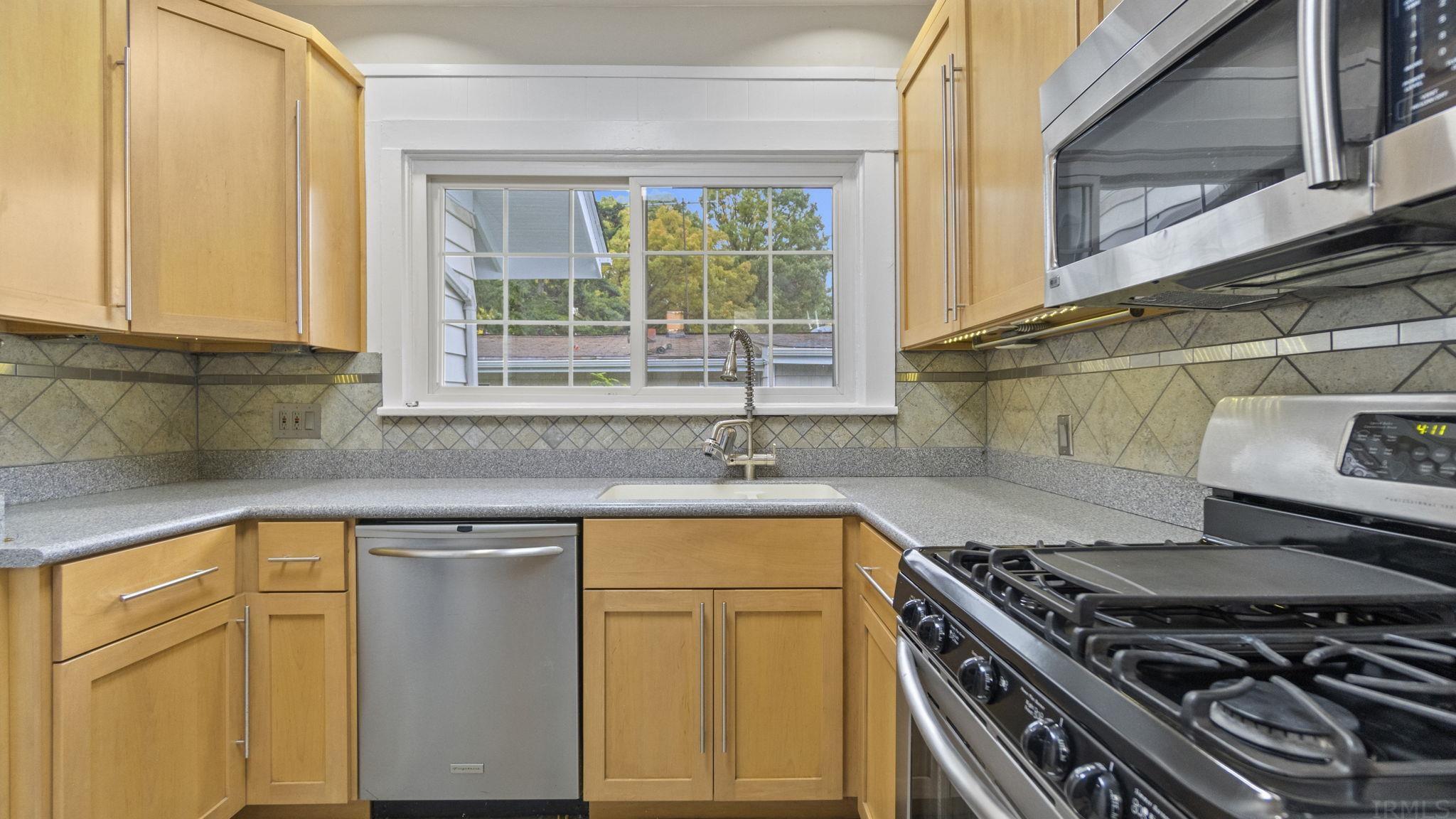 2414 Oakridge Road Fort Wayne, IN 46805 - Photo 8 of 15