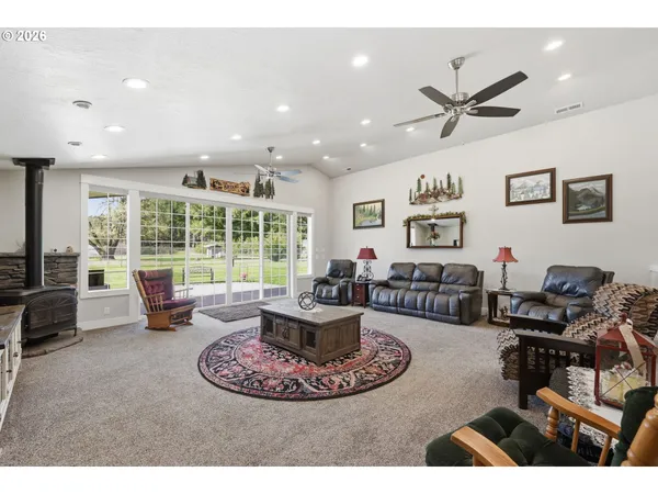 $1,300,000 | 93684 Marcola Road, Marcola, OR 97454
