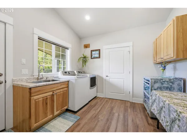 $1,300,000 | 93684 Marcola Road, Marcola, OR 97454