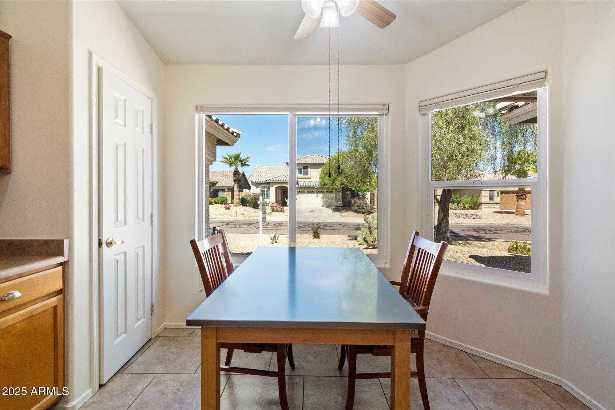 915 East Harwell Road Phoenix, AZ 85042 - Photo 12 of 21 09-101397733