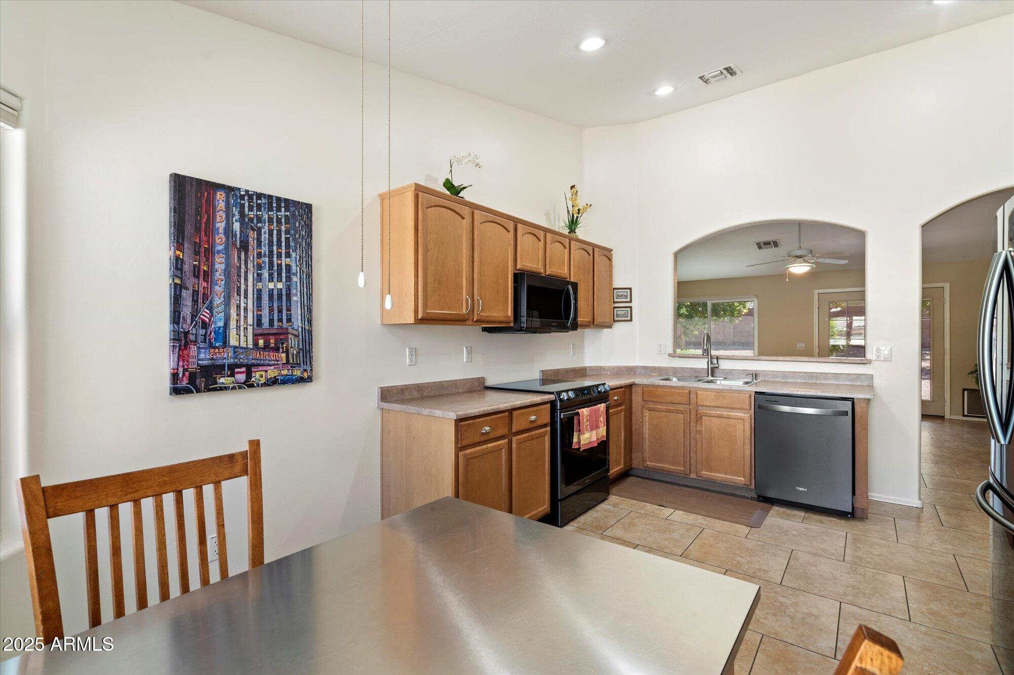 915 East Harwell Road Phoenix, AZ 85042 - Photo 13 of 21 10-101397726