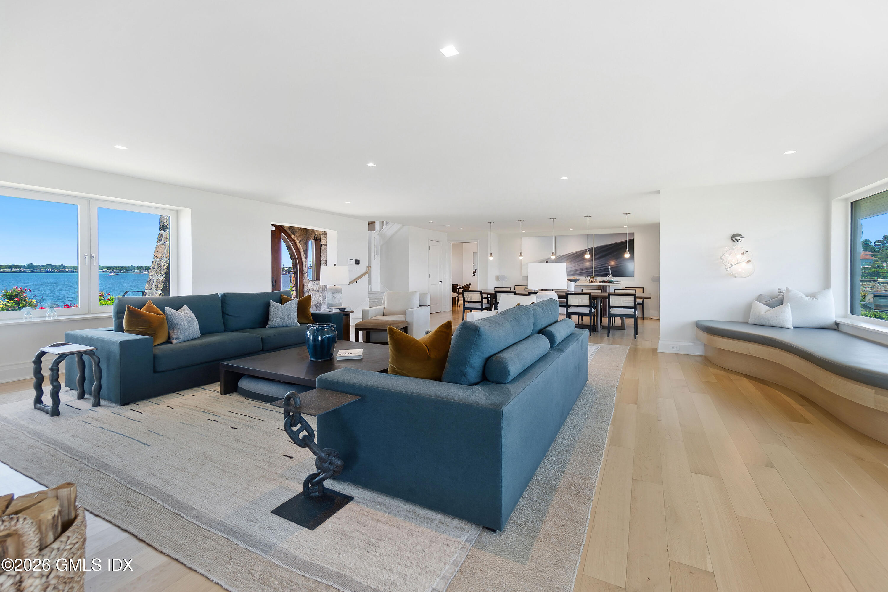 123 Saddle Rock Road Stamford, CT 06902 - Photo 10 of 48 LIVING ROOM