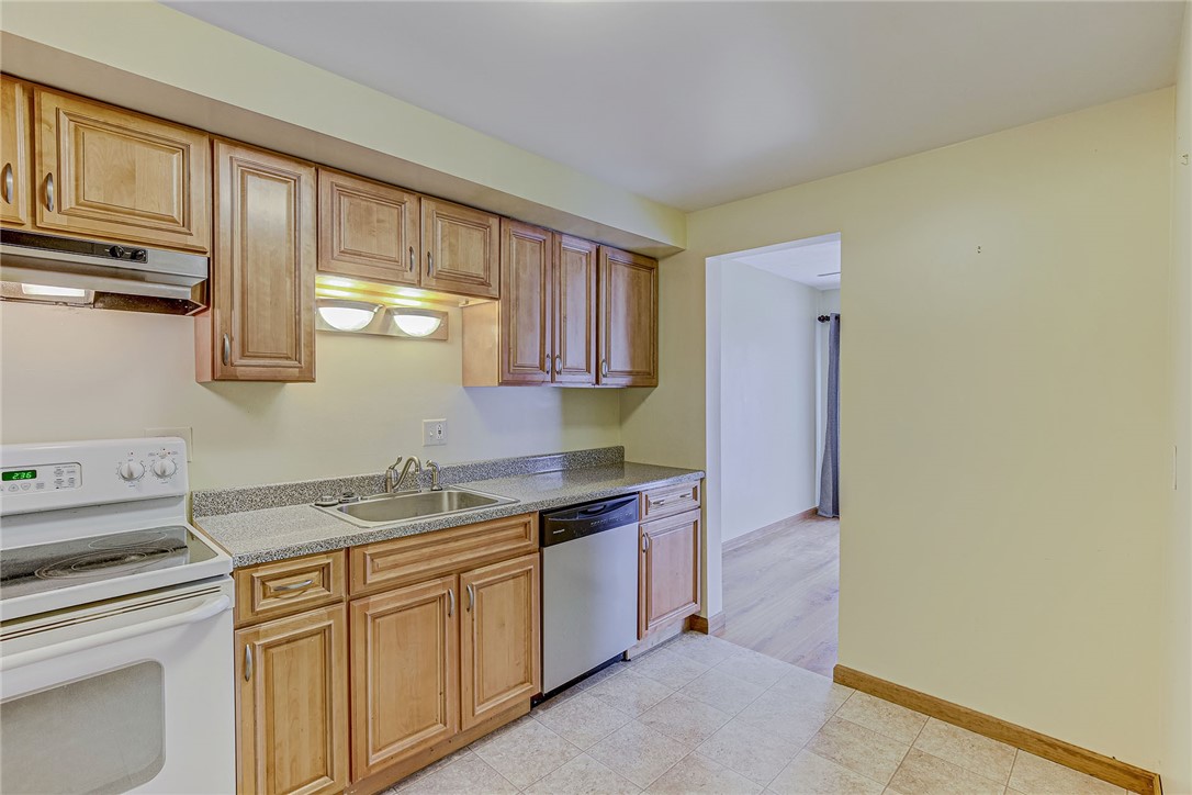 79 Wintergreen Way Rochester, NY 14618 - Photo 10 of 42