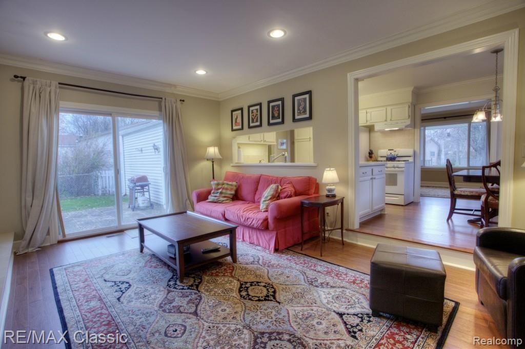 39910 Coronation Road Canton, MI 48188 - Photo 11 of 23 Family Room