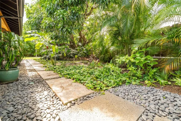 a close view of sink and tap