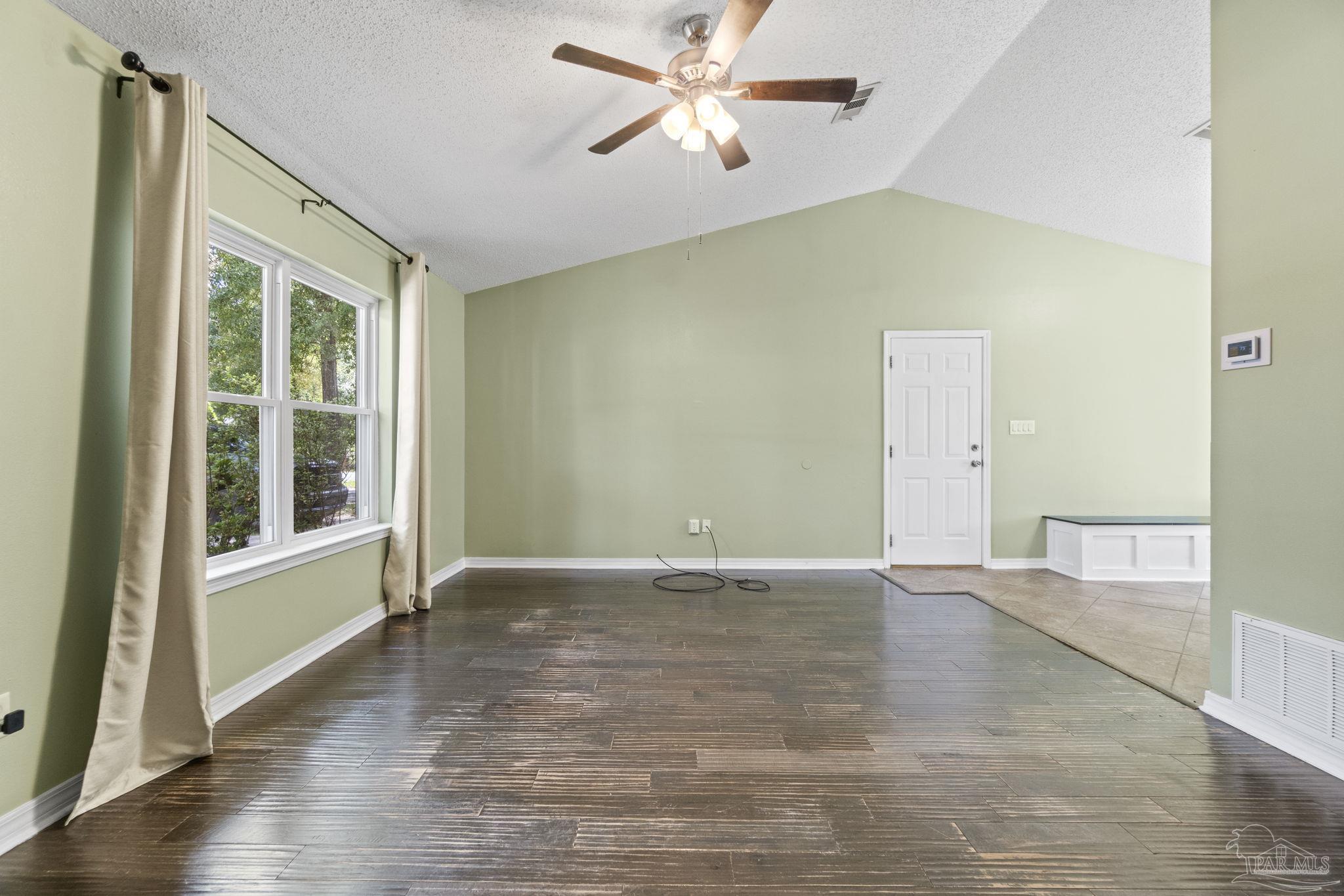 5725 Ridge Avenue Milton, FL 32583 - Photo 6 of 31 Gallery Image 6