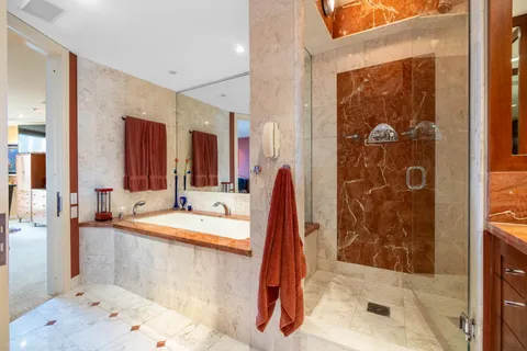 $3,000,000 | 111 West Maple Street, Unit 34023404, Chicago, IL 60610