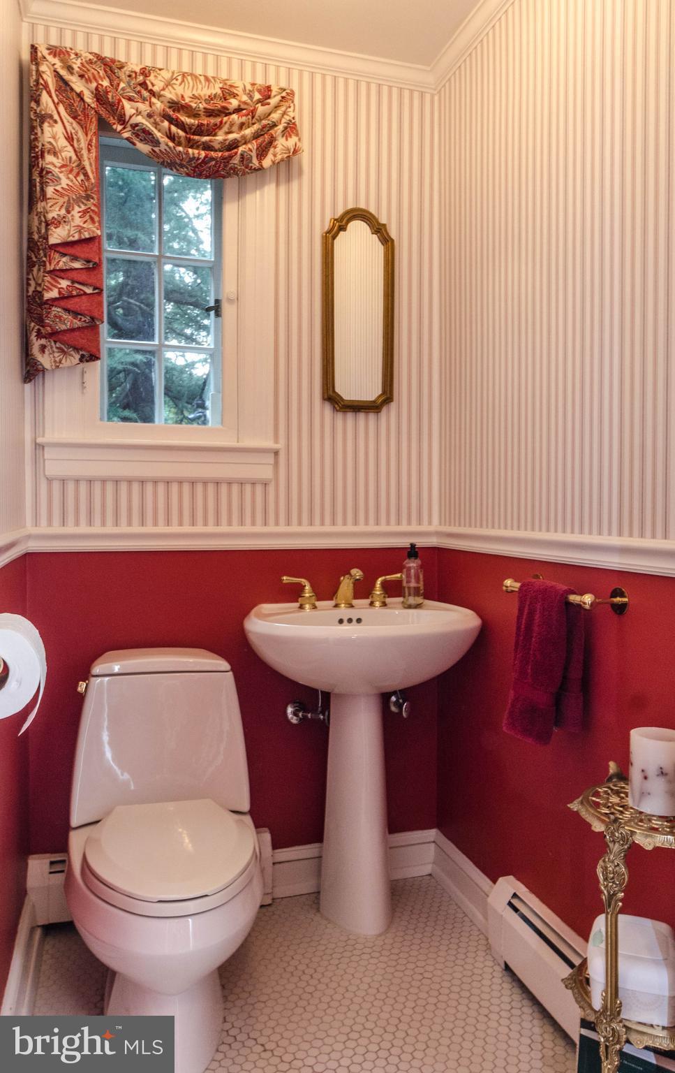 7812 Overbrook Road Ruxton, MD 21204 - Photo 11 of 28 First floor powder room
