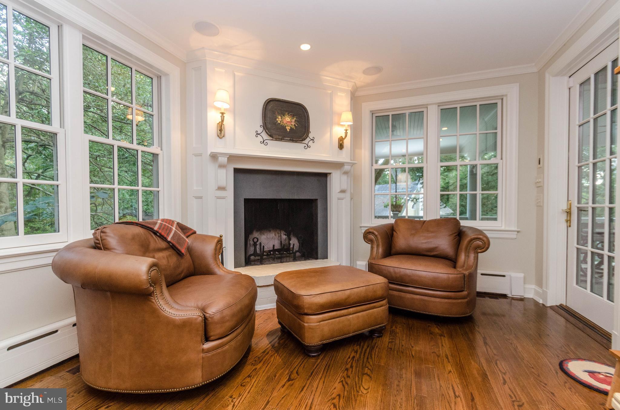 7812 Overbrook Road Ruxton, MD 21204 - Photo 5 of 28 Sitting area between kitchen and porch