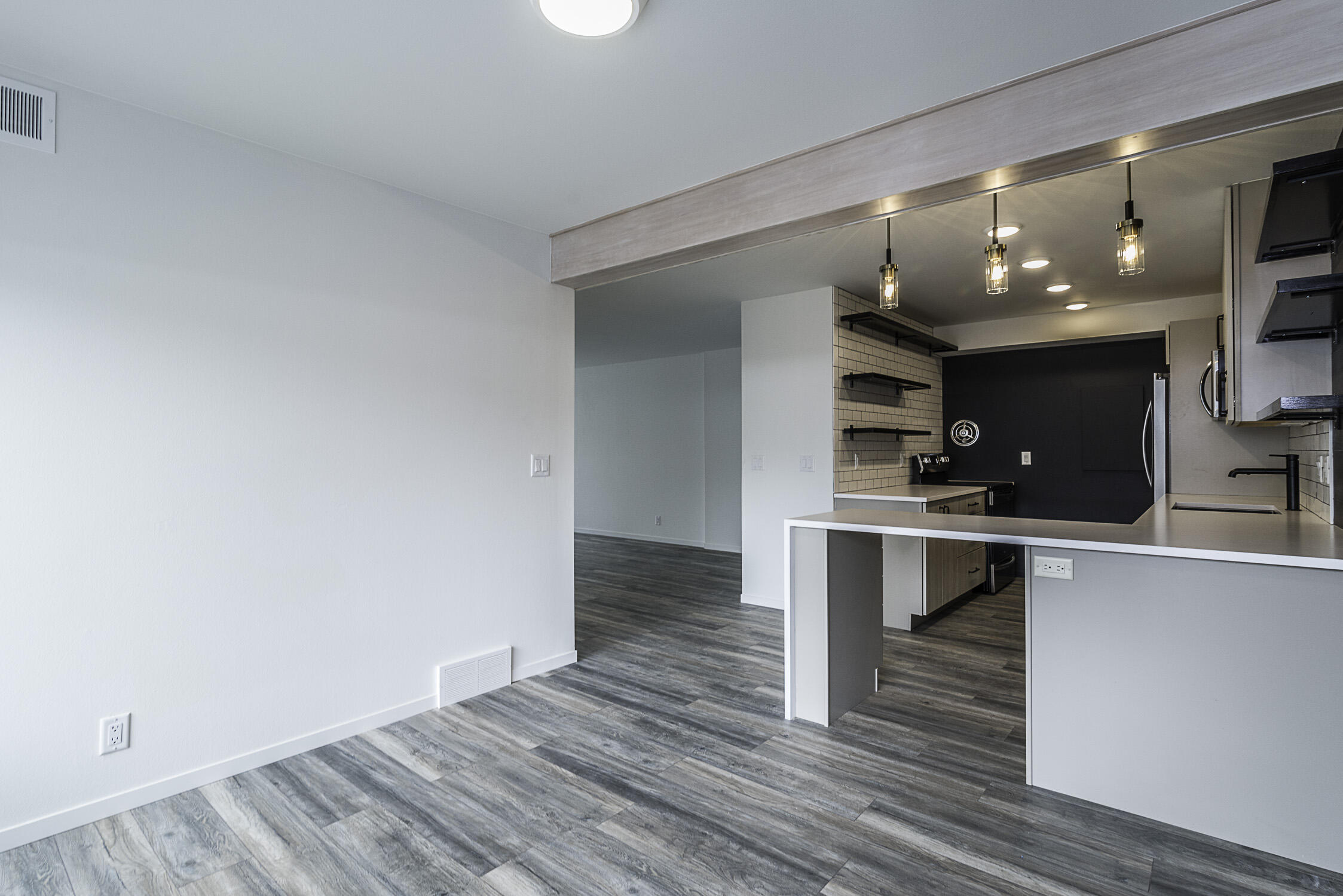 2124 Pauline Boulevard, Unit 205 Ann Arbor, MI 48103 - Photo 7 of 30 DSC_7136