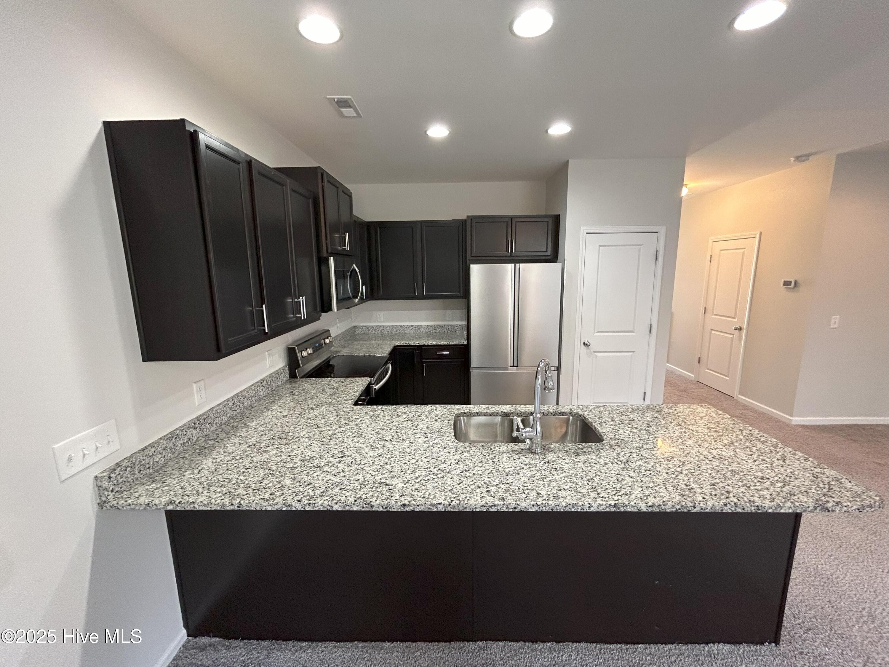 84 Aspen Road Hampstead, NC 28443 - Photo 6 of 28 Kitchen.1