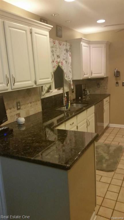 1220 Ruby Avenue Rochester Hills, MI 48309 - Photo 7 of 32