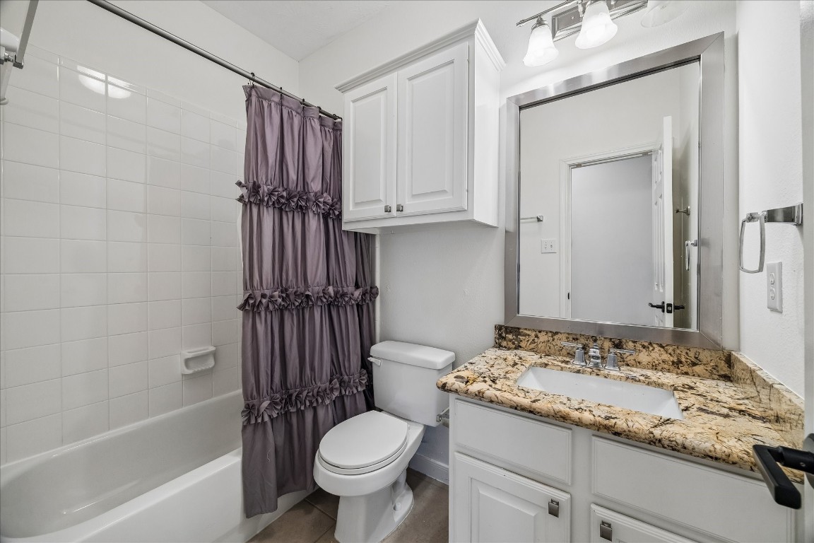 12507 Aliso Bend Lane Houston, TX 77041 - Photo 21 of 25 a bathroom with a granite countertop sink toilet mirror and bathtub