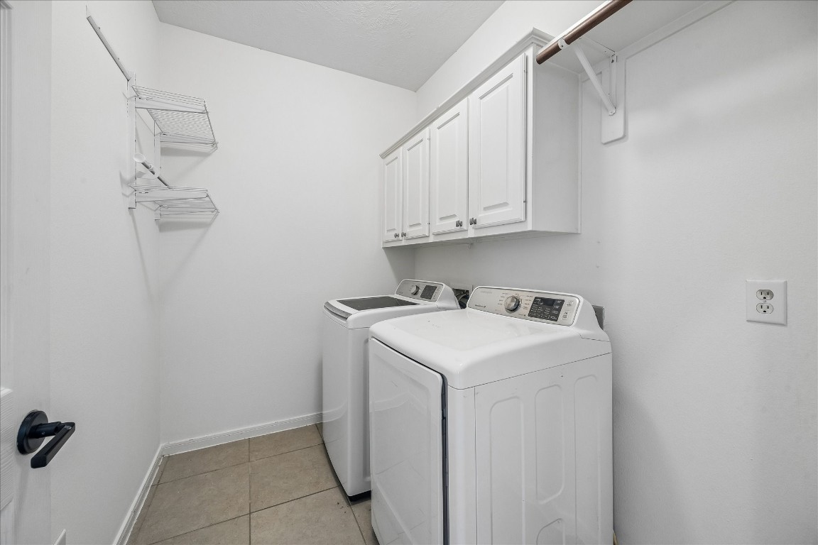 12507 Aliso Bend Lane Houston, TX 77041 - Photo 22 of 25 a utility room with dryer and washer