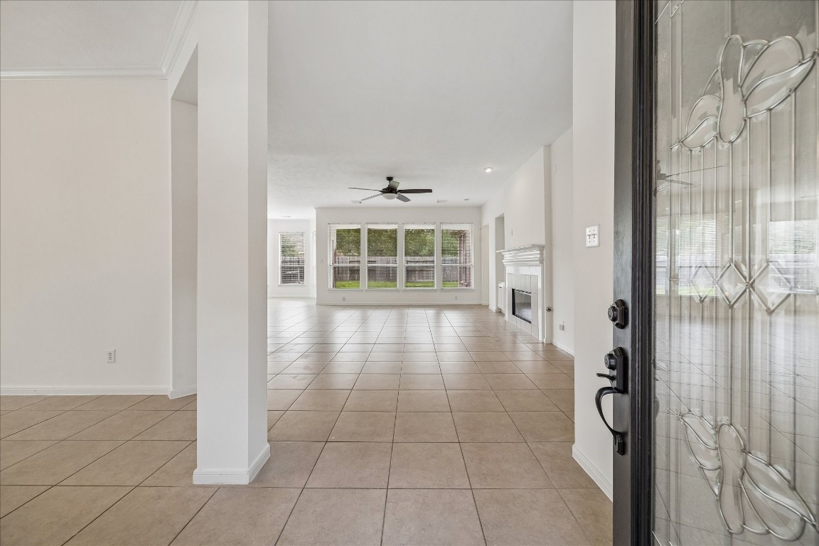 12507 Aliso Bend Lane Houston, TX 77041 - Photo 6 of 25 a view of an empty room with a window