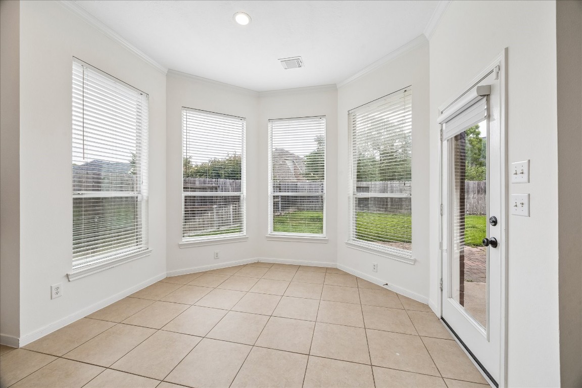 12507 Aliso Bend Lane Houston, TX 77041 - Photo 9 of 25 a view of an empty room with a window