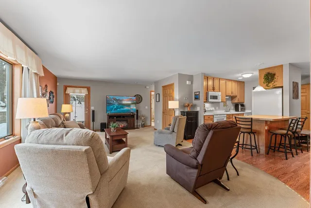 $289,000 | 1716 Hillcrest Drive, Baraboo, WI 53913