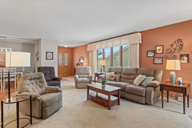 $289,000 | 1716 Hillcrest Drive, Baraboo, WI 53913