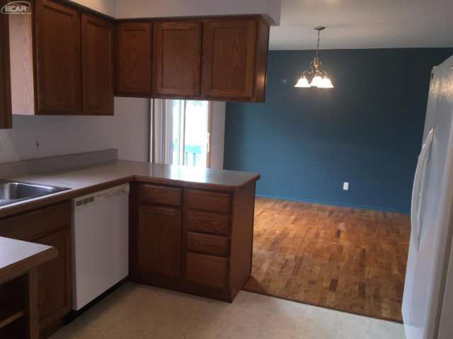 12486 Linden Road Linden, MI 48451 - Photo 5 of 9 20459056-4.JPG