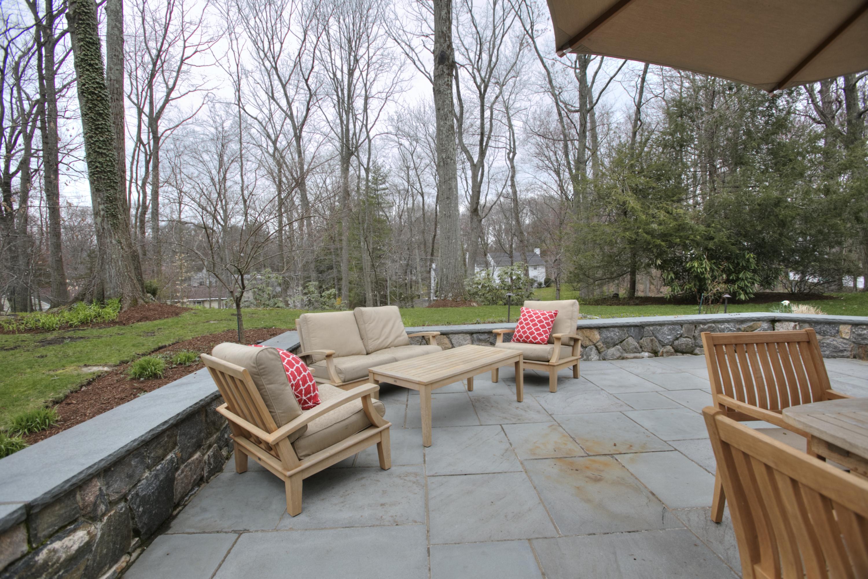 29 Stony Brook Road Darien, CT 06820 - Photo 21 of 24 a view of a patio with a table and chairs