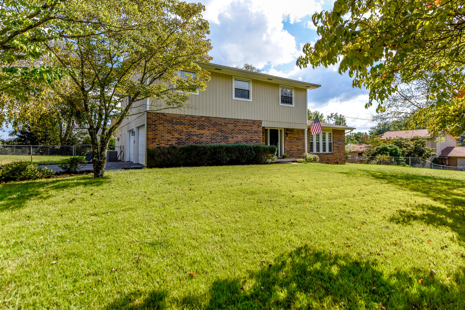 1724 Colonade Road Knoxville, TN 37922 - Photo 1 of 28 Front 1