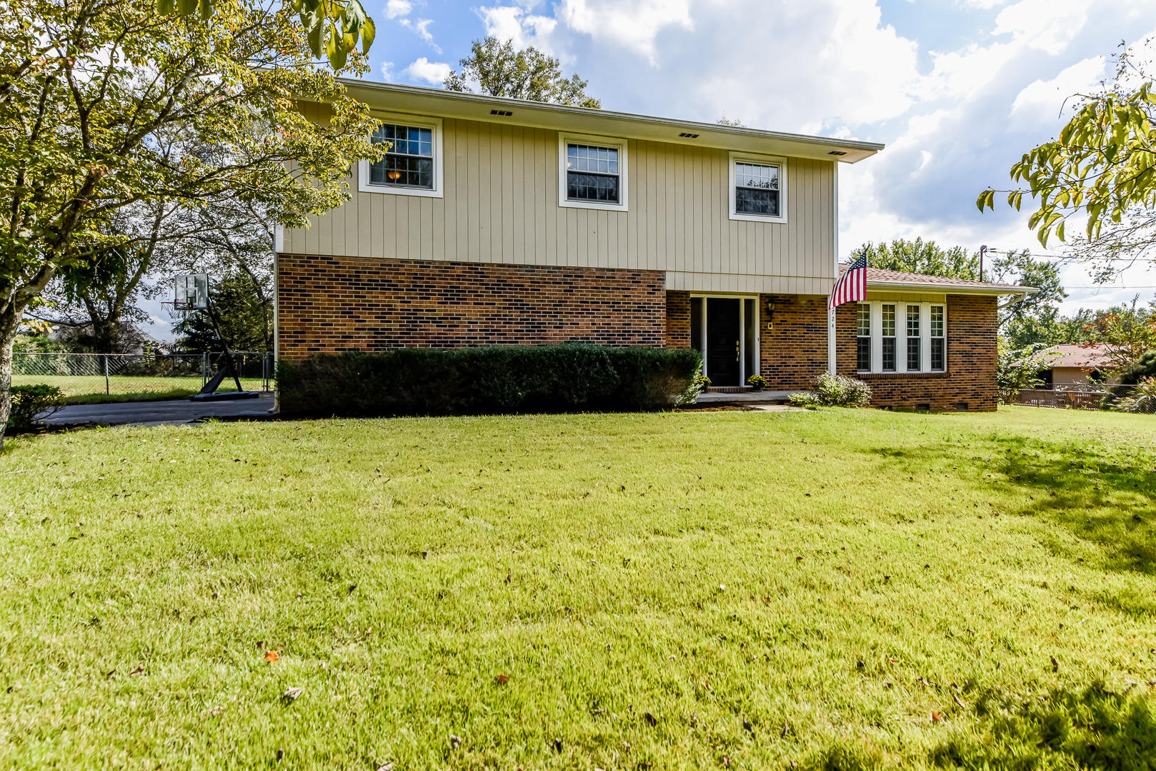1724 Colonade Road Knoxville, TN 37922 - Photo 2 of 28 Front 2