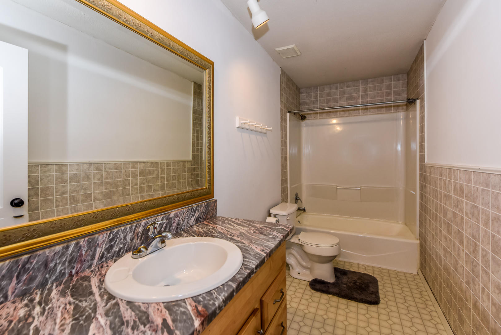 1724 Colonade Road Knoxville, TN 37922 - Photo 22 of 28 2nd Bathroom