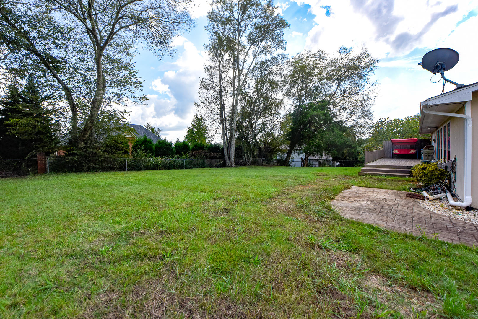 1724 Colonade Road Knoxville, TN 37922 - Photo 23 of 28 Back yard
