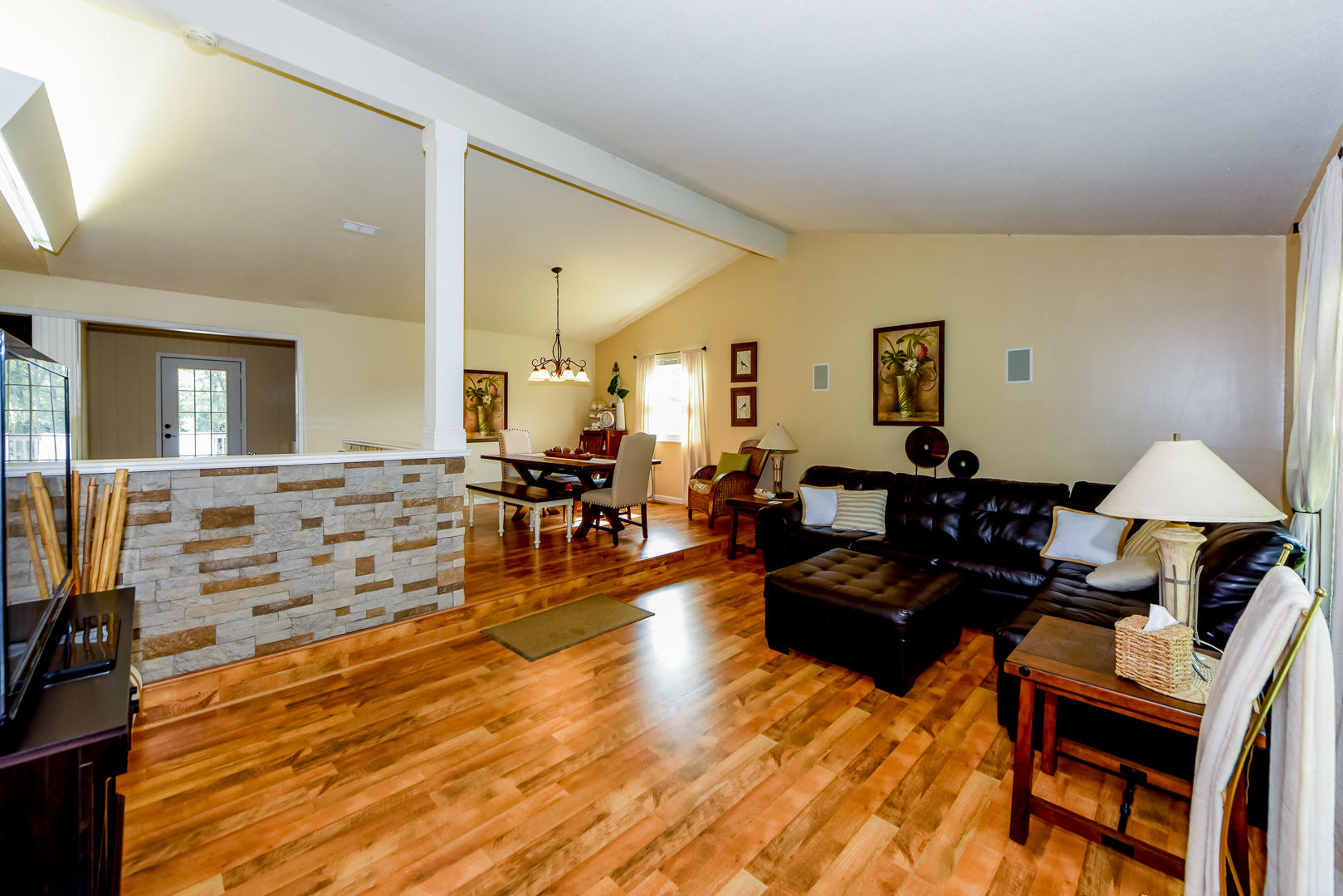 1724 Colonade Road Knoxville, TN 37922 - Photo 5 of 28 Living Room