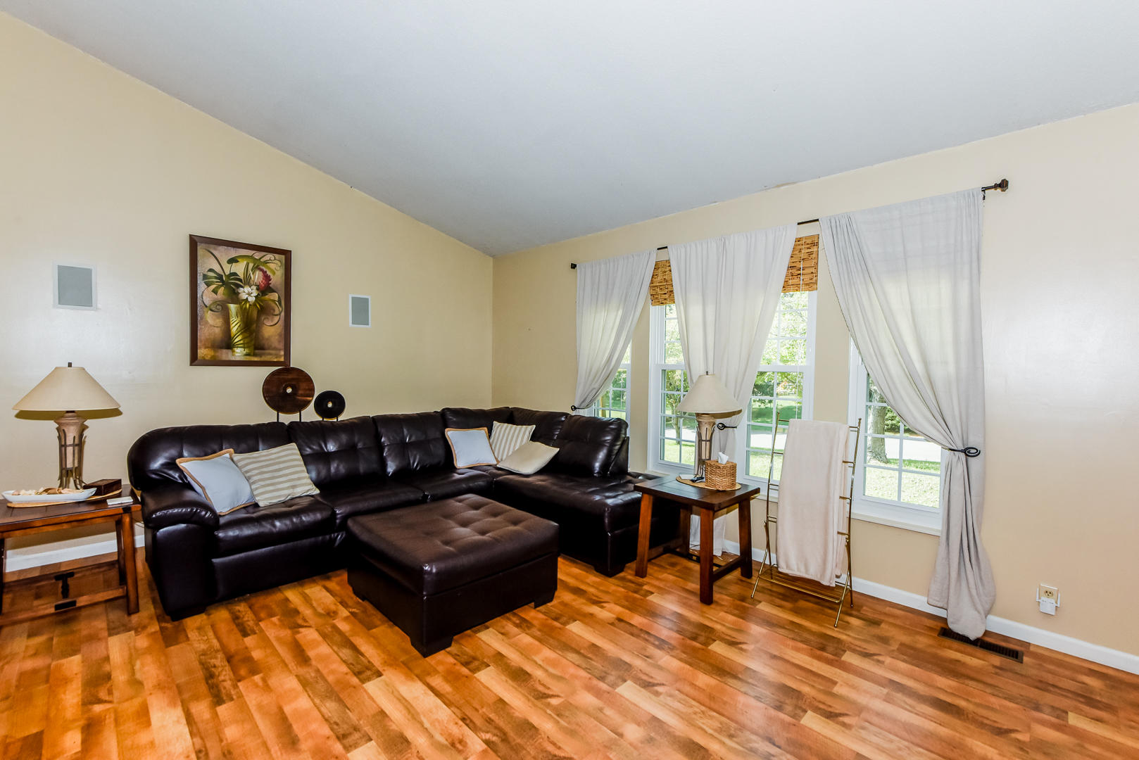 1724 Colonade Road Knoxville, TN 37922 - Photo 6 of 28 Living Room