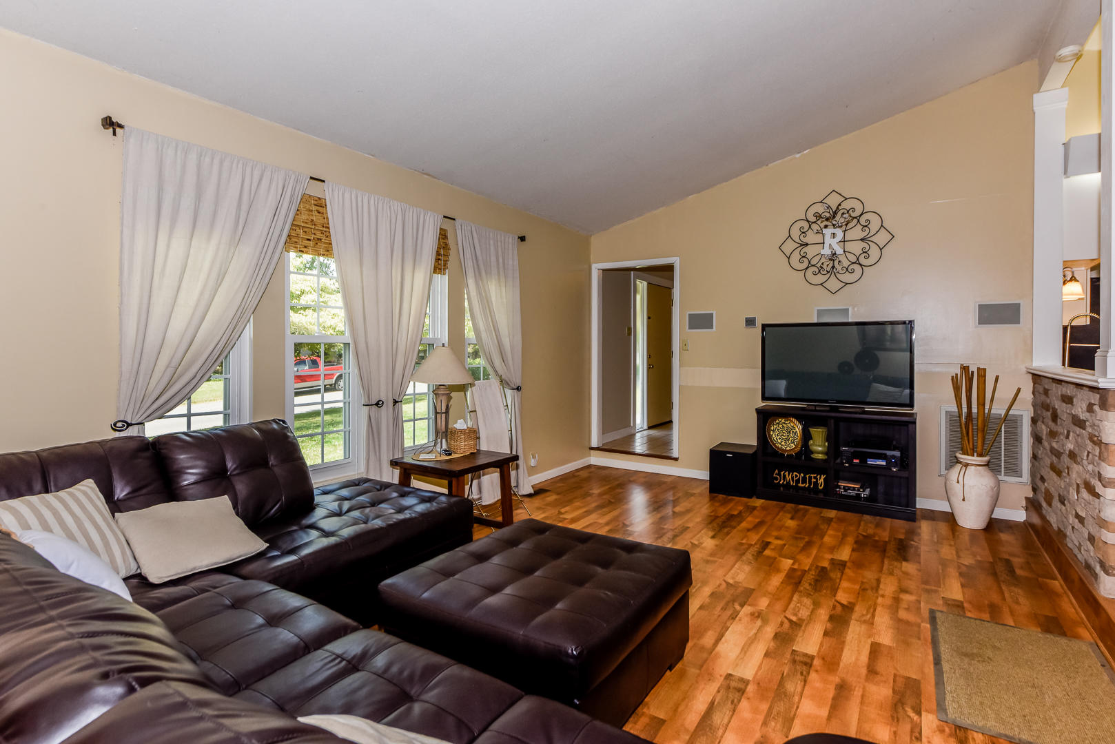 1724 Colonade Road Knoxville, TN 37922 - Photo 7 of 28 Living Room