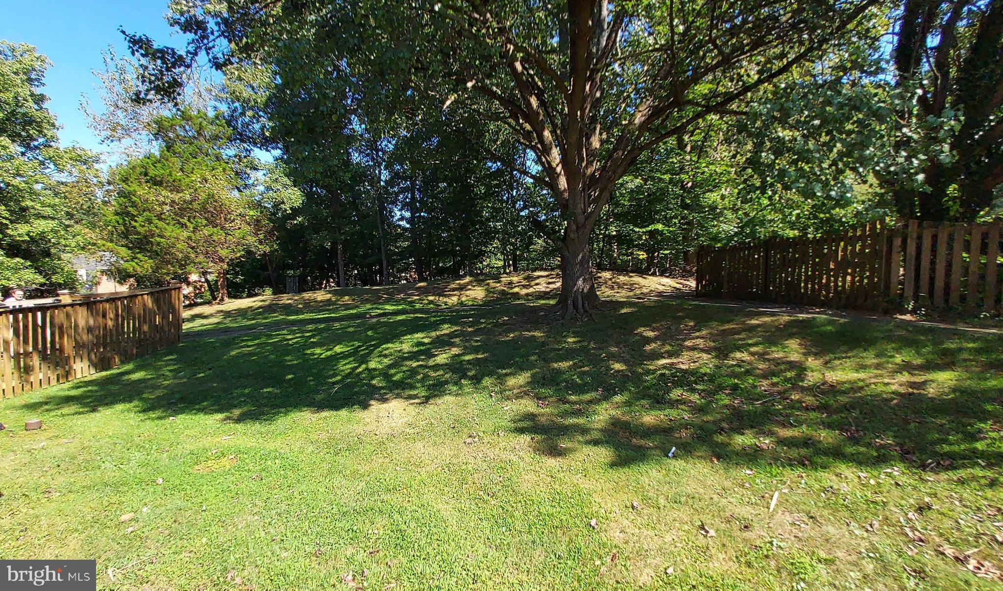 17 Kimball Ridge Court Catonsville, MD 21228 - Photo 5 of 5 a backyard of a house with lots of green space