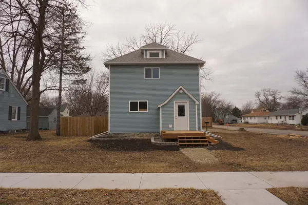 $279,000 | 90 5th Avenue Northwest, Wells, MN 56097