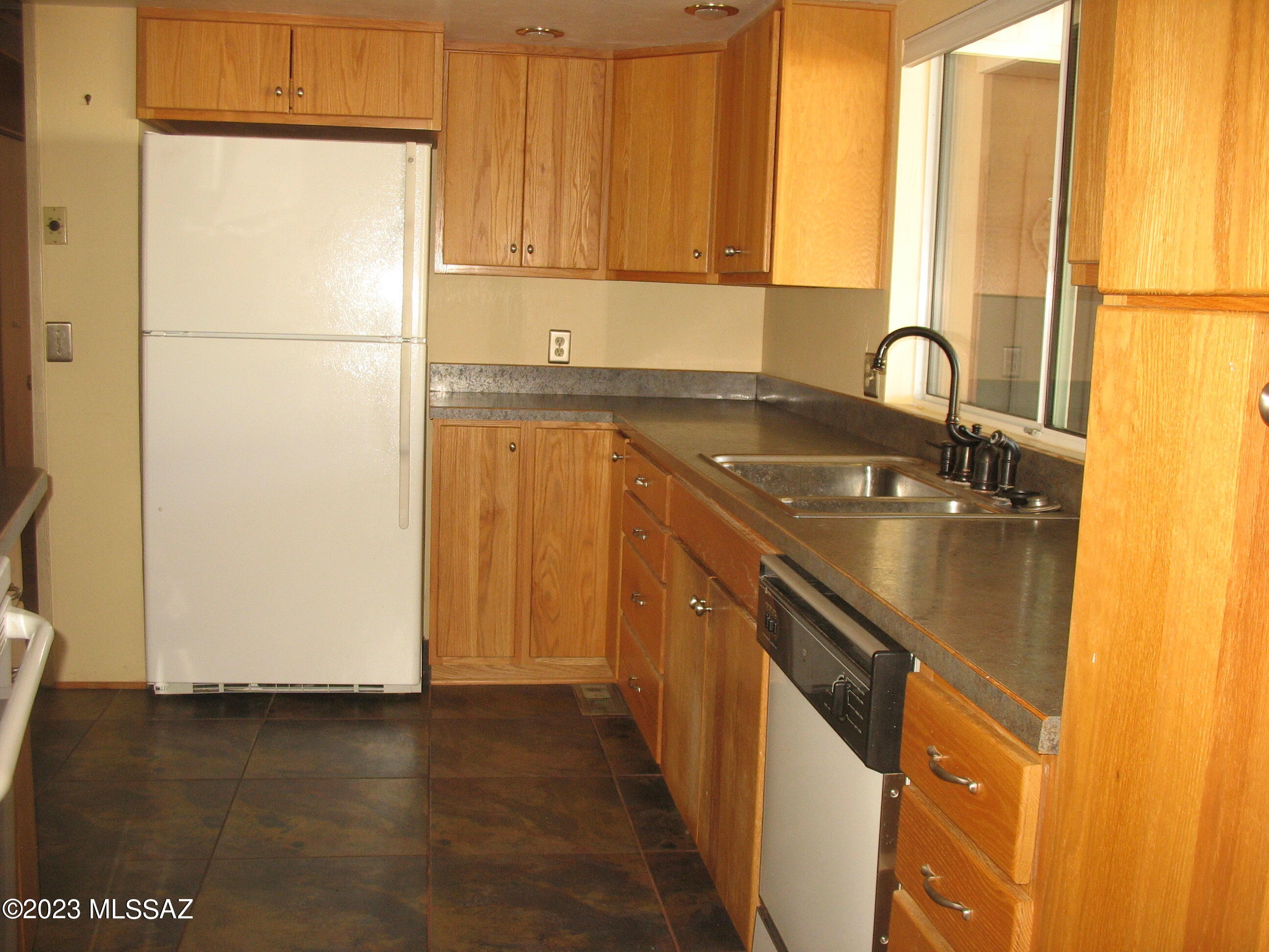 2730 South Box A Way Tucson, AZ 85713 - Photo 6 of 22