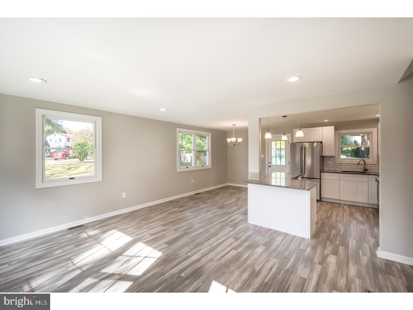201 Penn Oak Road Flourtown, PA 19031 - Photo 4 of 22 Living Room